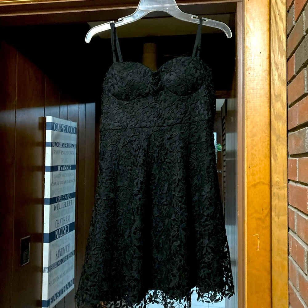 Black lulus minidress beautiful on